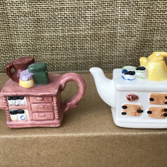 Red Rose Tea Pots - Picture 4 of 13